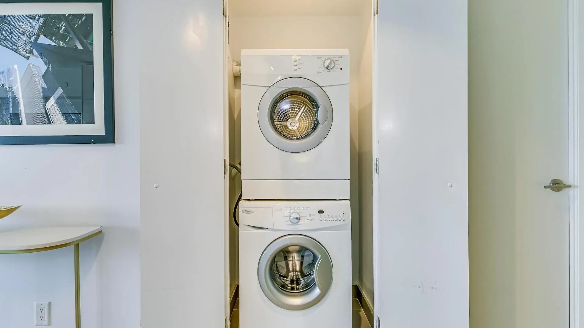 Apartment Milano In Yorkville Toronto
